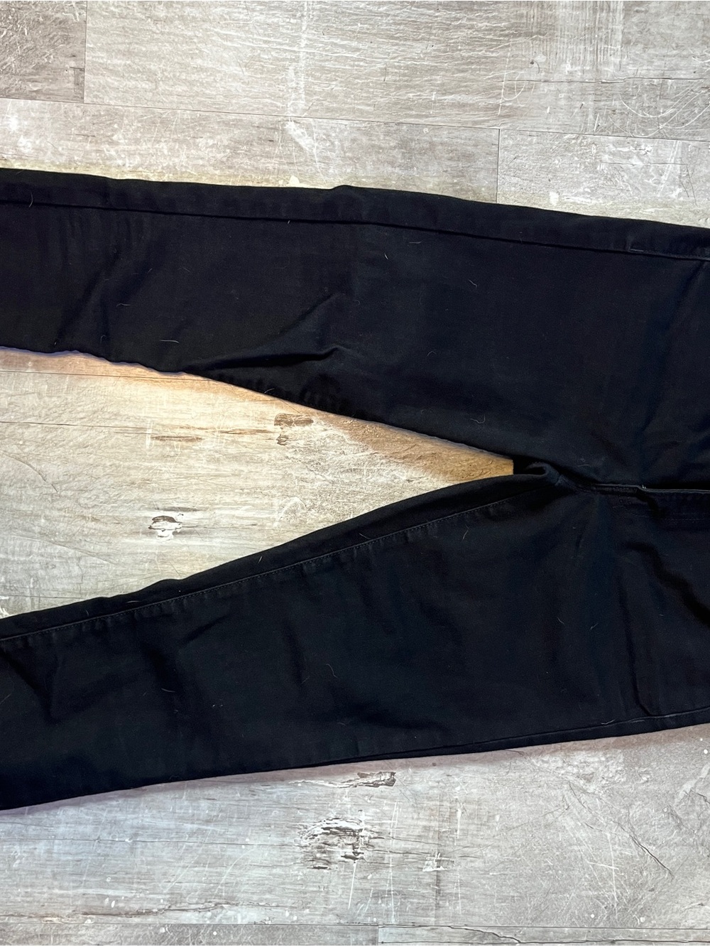 Black Women's Mid rise stretch capris